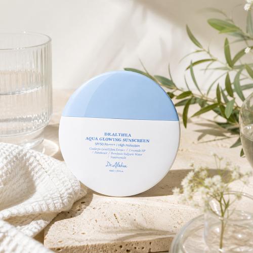 Dr. Althea Aqua Glowing Sunscreen 45 ml - crema de fata formulata cu apa din bambus (Bambusa Vulgaris Water) si pantenol, care contribuie la protectia impotriva razelor UVA si UVB (SPF50 PA++++) si la metinerea pielii hidratate, Daily