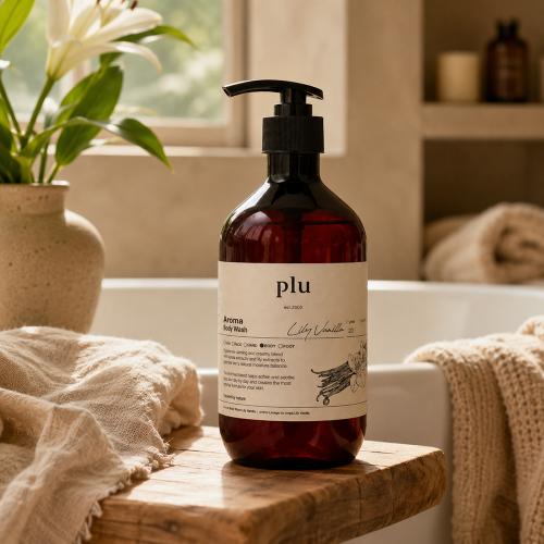 PLU Aroma Body Wash Lily Vanila 500 gr - gel de dus formulat cu extract de vanilie si extract de floare de crin, care contribuie la confortul pielii si la mentinerea unei senzatii de prospetime