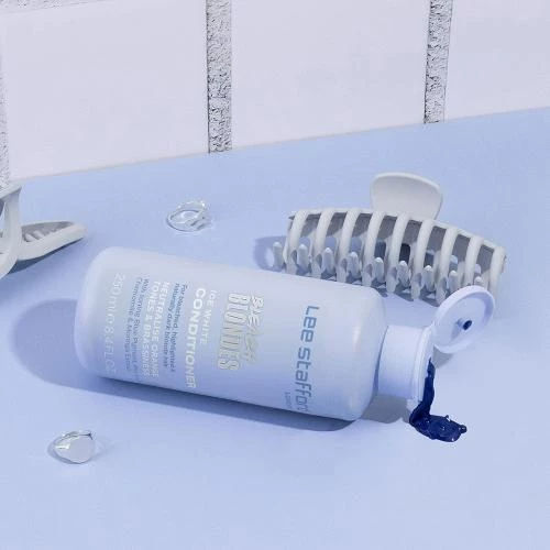 LEE STAFFORD Bleach Blondes Balsam nuantator Ice White - Neutralizare tonuri portocalii si stralucire intensa, 250 ml