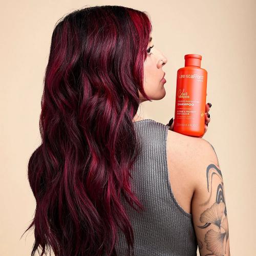 LEE STAFFORD Colour Guarded Colour Protecting Shampoo, 250 ml - sampon pentru parul vopsit formulat cu extract de floarea-soarelui si quinoa hidrolizata, care contribuie la indepartarea delicata a impuritatilor, excesului de sebum si reziduurilor de produse de coafare si la metinerea intensitatii culorii