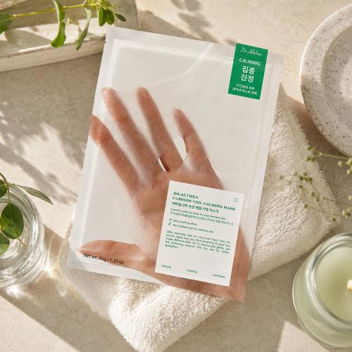 Dr. Althea Cushion Veil Calming Mask - masca de fata tip servetel formulata cu apa de mesteacan si extract de musetel, care contribuie la calmarea si hidratarea pielii sensibile sau iritate si la metinerea confortului cutanat - 35 gr