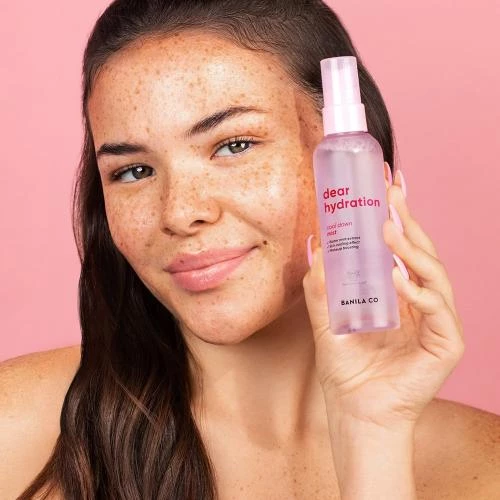 Mist răcoritor Banila Co Dear Hydration Cool Down – Hidratare instantanee și efect de răcorire pentru un ten revigorat, 99 ml