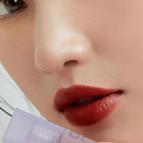 BLACK ROUGE Double Layer Over Velvet Luciu de Buze DL13 Gothic Jujube - Culoare Intensa si Hidratare Catifelata, 4.5g