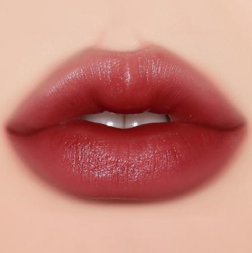 BLACK ROUGE Double Layer Over Velvet - luciu de buze formulat cu acid hialuronic si ulei de migdale dulci, care contribuie la hidratarea buzelor si la mentinerea confortului - 4.1gr - DL01 Salmon Layer