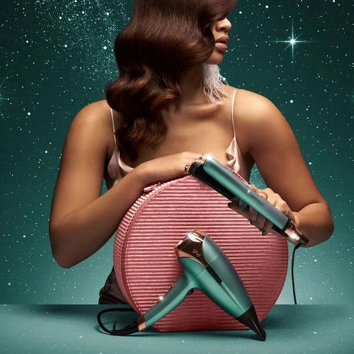 Set GHD Dreamland Deluxe Collection – Placă de păr Platinum+ și uscător Helios în ediție limitată