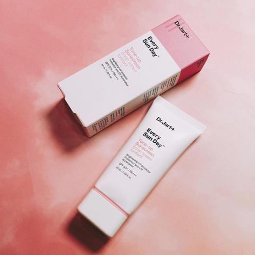 Every SunDay Crema de fata tonifianta si iluminatoare SPF 50 50 ml
