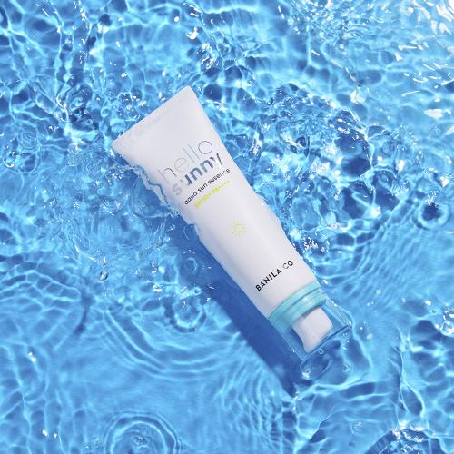 BANILA CO Hello Sunny Aqua Sun Essence SPF50+ PA++++, 50 ml - crema de fata formulata cu Extract de Agave albastra (Blue Agave) si Filtre UV SPF50+ PA++++, care contribuie la protectia impotriva razelor UVA si UVB si la metinerea confortului pielii, Daily