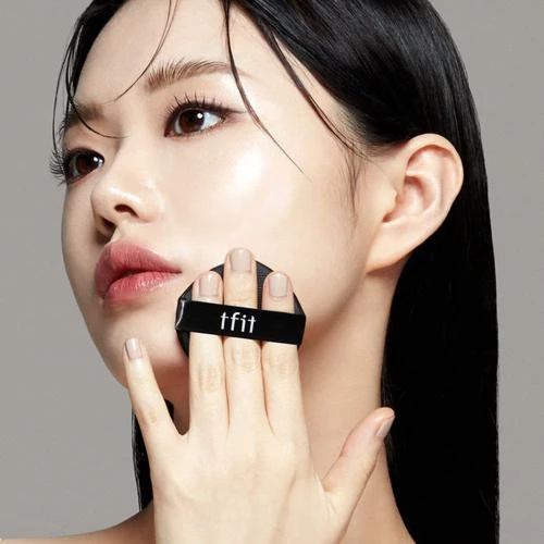 ​TFIT Layering Fit Glow Cushion EX W02 Almond Butter – Fond de ten cushion cu efect luminos 12g​