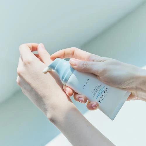 Madagascar Centella Hyalu Cica Water Fit Sun Serum - Crema de fata cu protectie solara SPF50+ PA++++ pentru toate tipurile de piele - gramaj 50 ml