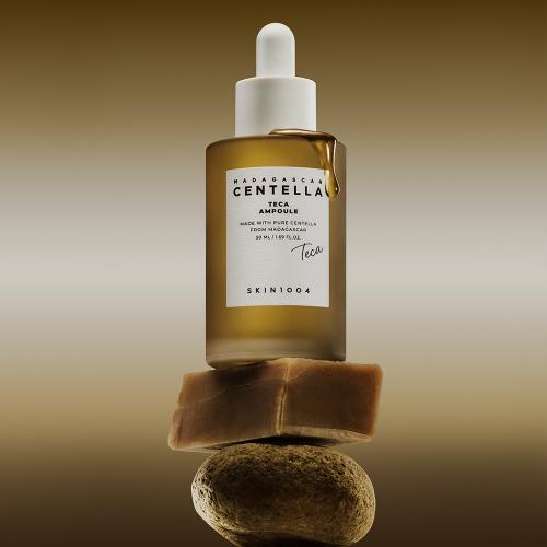 SKIN1004 Madagascar Centella Teca Ampoule, 50 ml - ser de fata formulat cu extract de Centella Asiatica si PDRN, care contribuie la calmarea intensa a tenului sensibil, iritat sau deshidratat