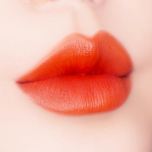 BLACK ROUGE Mara Hot Water Tint - nuantator pentru buze lichid, creat pentru a oferi buzelor o culoare intensa si de lunga durata, cu efect de plumping si racorire, rezistent la transfer - 4.5 gr - LV01 Spicy Mara