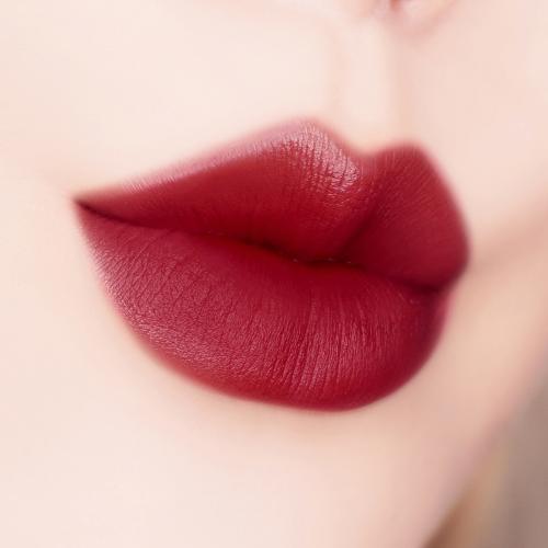 BLACK ROUGE Mara Hot Water Tint - nuantator pentru buze lichid, creat pentru a oferi buzelor o culoare intensa si de lunga durata, cu efect de plumping si racorire, cu fixare rapida in 30 de secunde si rezistent la transfer - 4.5 gr - LV05 Panic Mara