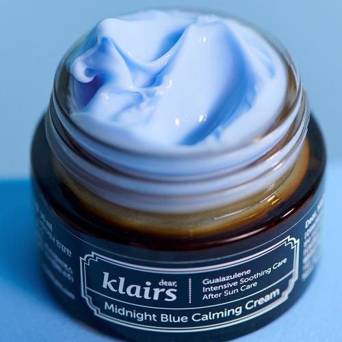 Dear Klairs Midnight Blue Calming Cream, 30 gr - crema de fata formulata cu Guaiazulene si ulei de musetel, care contribuie la calmarea rosetii si la reducerea sensibilitatii pielii pentru pielea uleioasa, acneica si sensibila