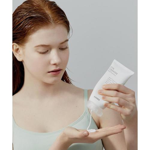 COSRX Pure Fit Cica Cleanser, 150 ml - spuma de curatare formulata cu complexul Pure Fit CICA-7 si extract de scoarta Pinus Pinaster, care contribuie la eliminarea impuritatilor si murdariei din pori si la mentinerea barierei naturale a umezelii a pielii