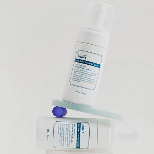 Rich Moist Foaming Cleanser Spuma de curatare 100 ml