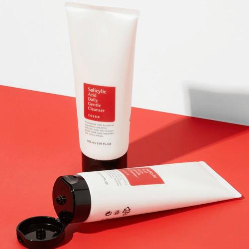 COSRX Salicylic Acid Daily Gentle Cleanser, 150 ml - spuma de curatare formulata cu acid salicilic si ulei de arbore de ceai, care contribuie la indepartarea impuritatilor si excesului de sebum si la mentinerea aspectului pielii cu imperfectiuni