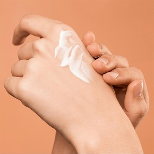 EUBOS Sensitive Care Hand Repair and Care dispenser Crema de maini - hidratare si rezistenta, 150 ml
