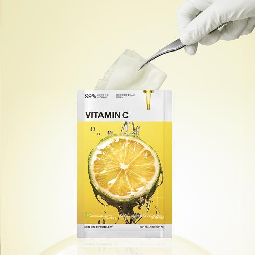 MEDIHEAL Vitamin C Essential Sheet Mask Clear Toning - masca de fata tip servetel imbibata in esenta formulata cu vitamina C si acid hialuronic, care contribuie la imbunatatirea hidratarii, uniformizarea tonului pielii si reducerea aspectului tern sau neuniform - 24 ml