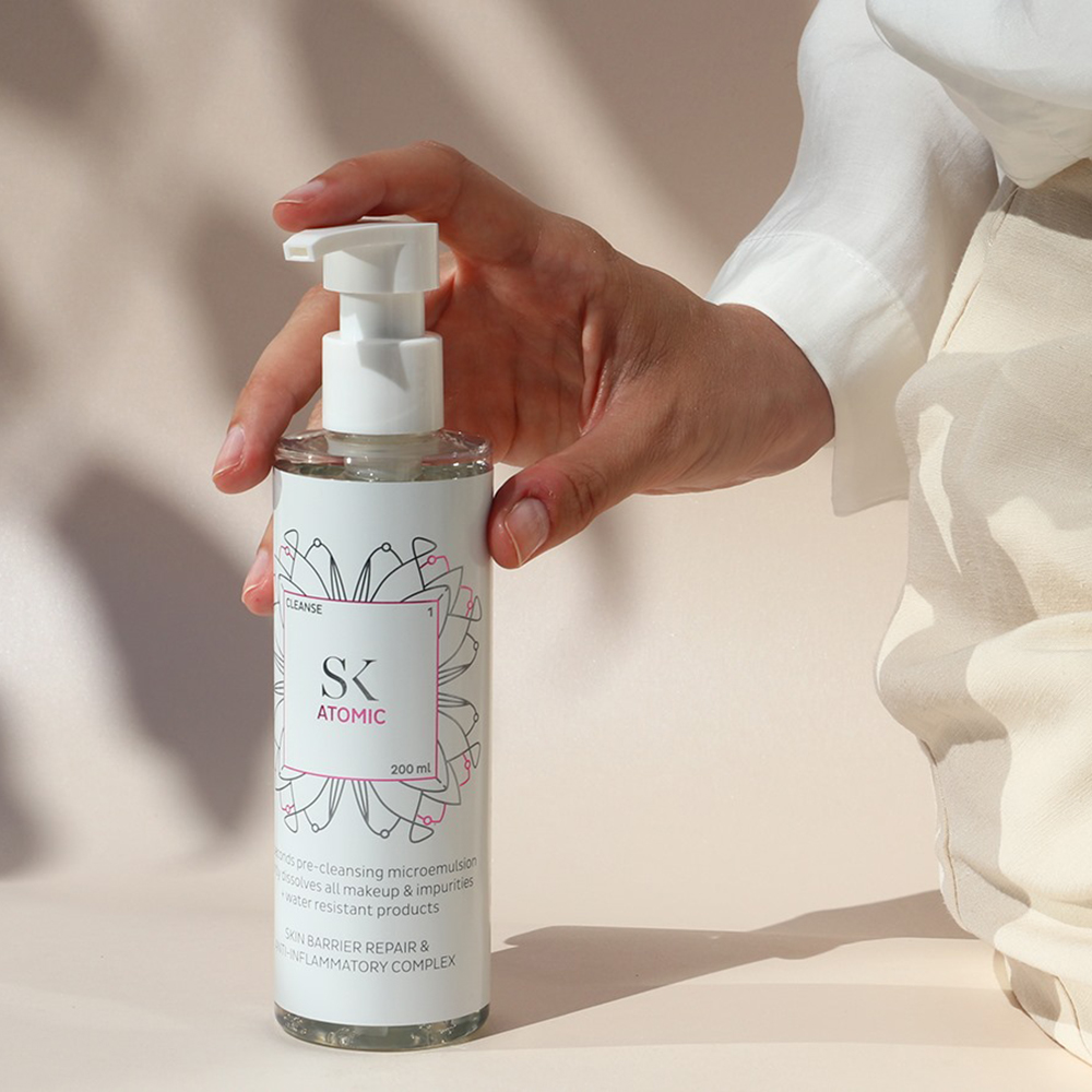SKINTEGRA Atomic 200 ml - ulei de curatare formulat cu trigliceride caprilice si bisabolol, care contribuie la curatarea impuritatilor si machiajului de pe ten si la metinerea confortului cutanat