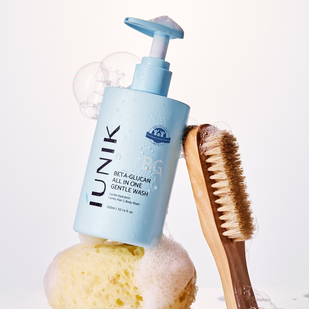 IUNIK Beta Glucan All In One Gentle Wash, 300 ml - Gel de dus formulat cu acid hialuronic si beta-glucan, care contribuie la curatarea zilnica pentru fata, par si corp si la metinerea echilibrului natural al pielii