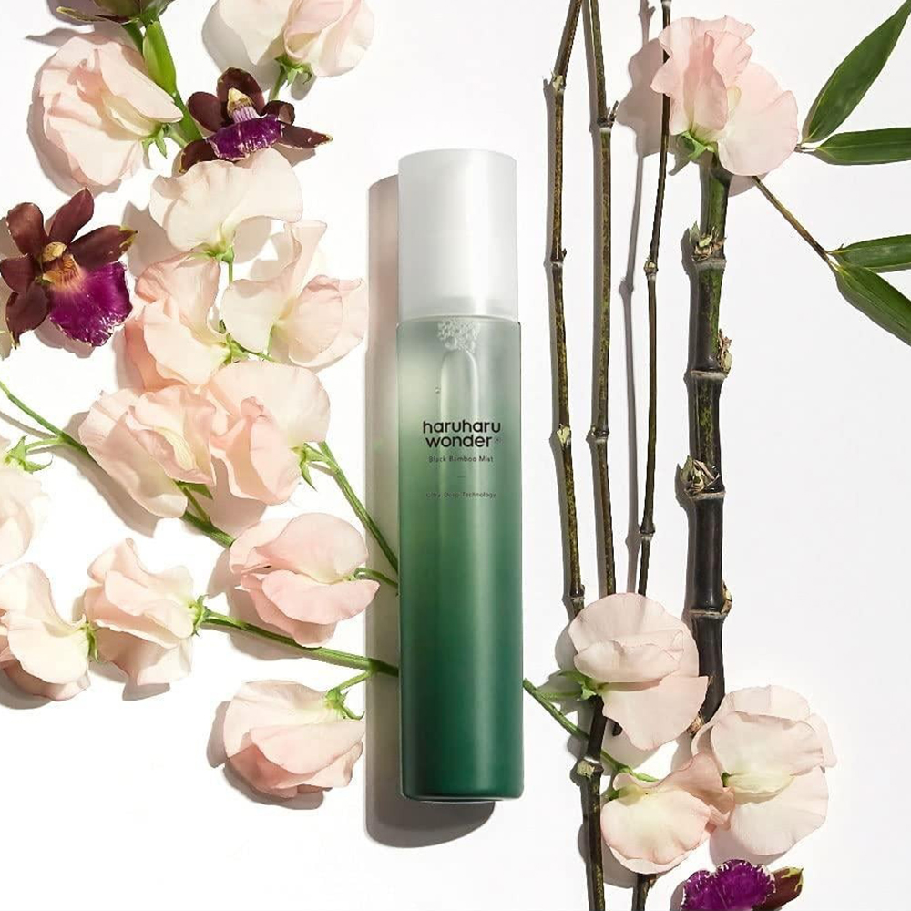 HARUHARU WONDER Black Bamboo Mist, 150 ml - Mist facial formulata cu extract de bambus fermentat si betaina, care contribuie la calmarea pielii si la metinerea echilibrului apa-ulei