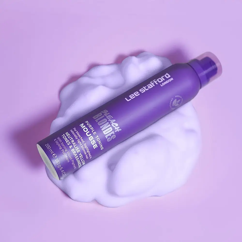 LEE STAFFORD Bleach Blondes Spuma nuantatoare Purple - Neutralizare tonuri galbene si protectie UV, 200 ml