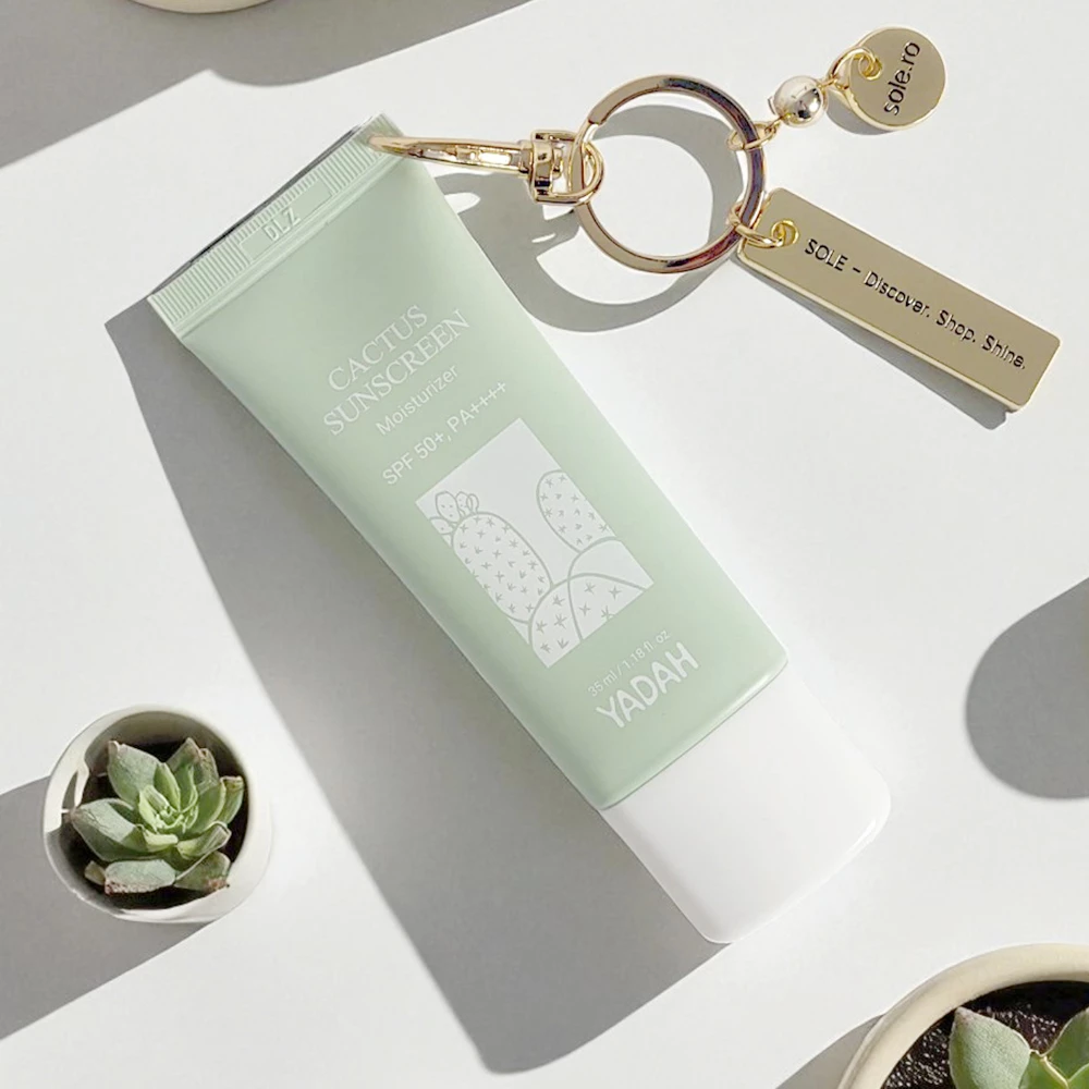 SPF TO GO - Breloc auriu premium + Yadah Cactus Sunscreen SPF50+ PA++++ (35 ml) - editie limitata