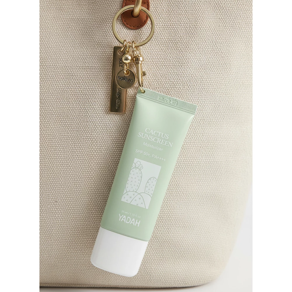 SPF TO GO - Breloc auriu premium + Yadah Cactus Sunscreen SPF50+ PA++++ (35 ml) - editie limitata