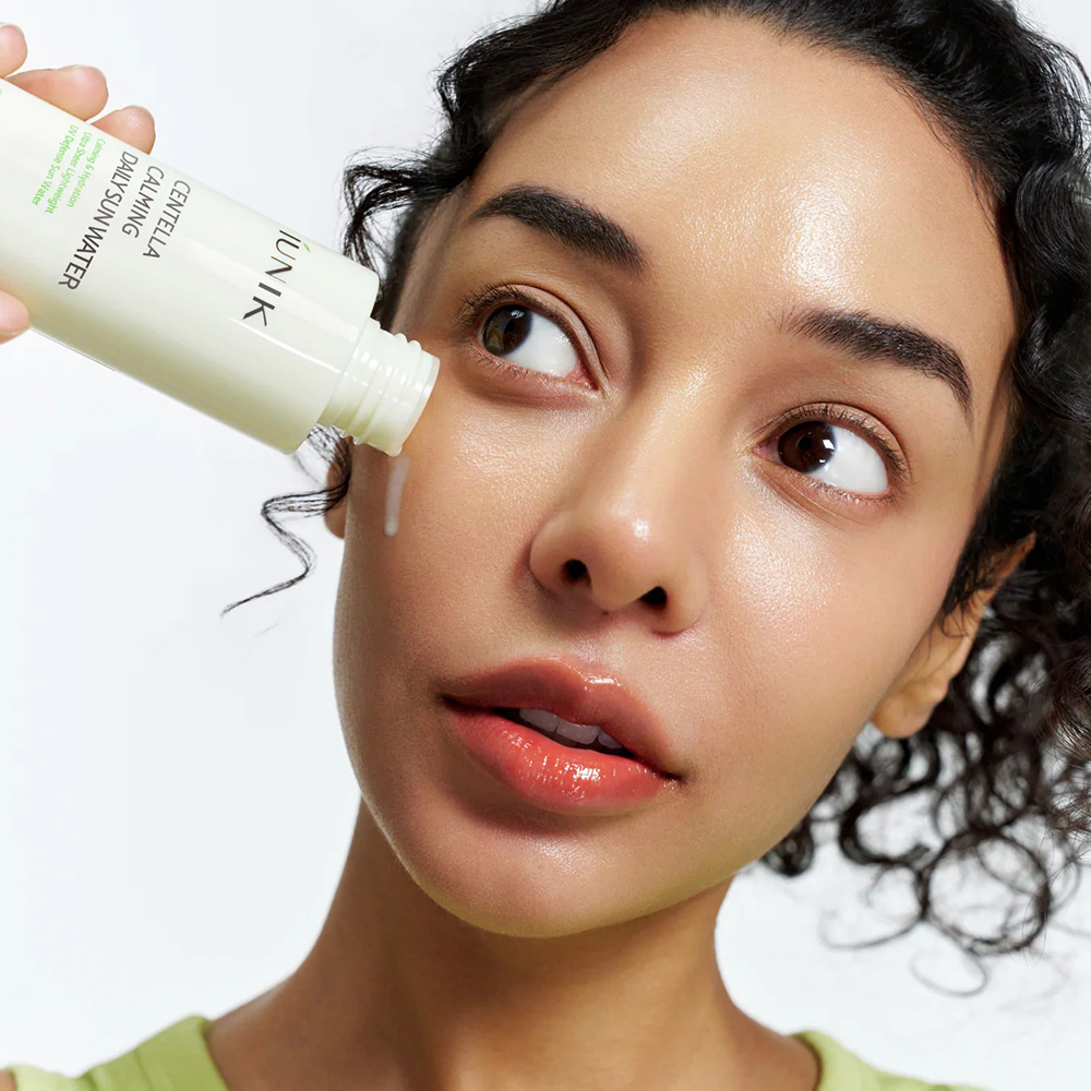 IUNIK Centella Calming Daily Sun Water SPF50 PA++++, 120 ml - Toner de fata formulat cu Centella Asiatica si pantenol, care contribuie la protejarea pielii impotriva razelor UVA si UVB si la metinerea nivelului optim de hidratare
