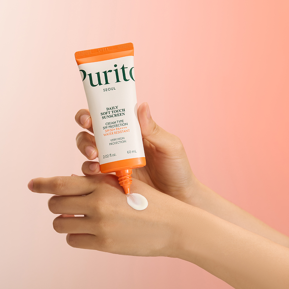 PURITO Daily Soft Touch SPF 50+ 60 ml - crema de fata formulata cu filtre UVA si UVB si pantenol, care contribuie la protectia solara de pana la 10 ore si la mentinerea rezistentei la apa, transpiratie, apa de mare si nisip, Outdoor