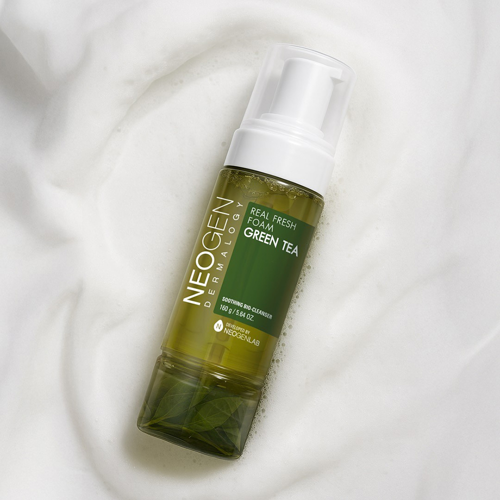 NEOGEN Dermalogy Real Fresh Foam, 160 gr - Spuma de curatare formulata cu extract de ceai verde fermentat, potrivita pentru pielea grasa, mixta sau cu tendinte acneice, care contribuie la indepartarea impuritatilor de pe piele si la mentinerea uleiurilor naturale ale pielii