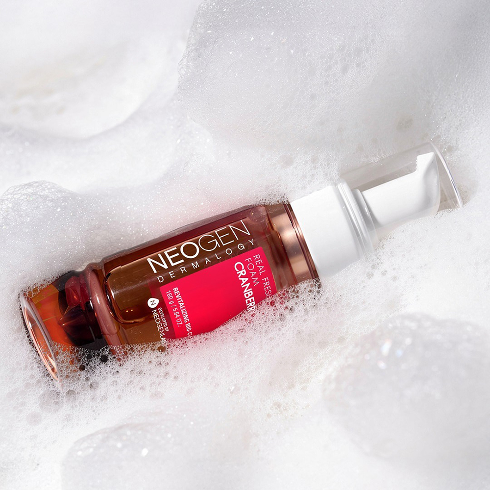 NEOGEN Dermalogy Real Fresh Foam, 160 gr - Spuma de curatare formulata cu extract de merisoare si apa de fructe de merisor, care contribuie la indepartarea impuritatilor de pe piele si la mentinerea uleiurilor naturale ale pielii