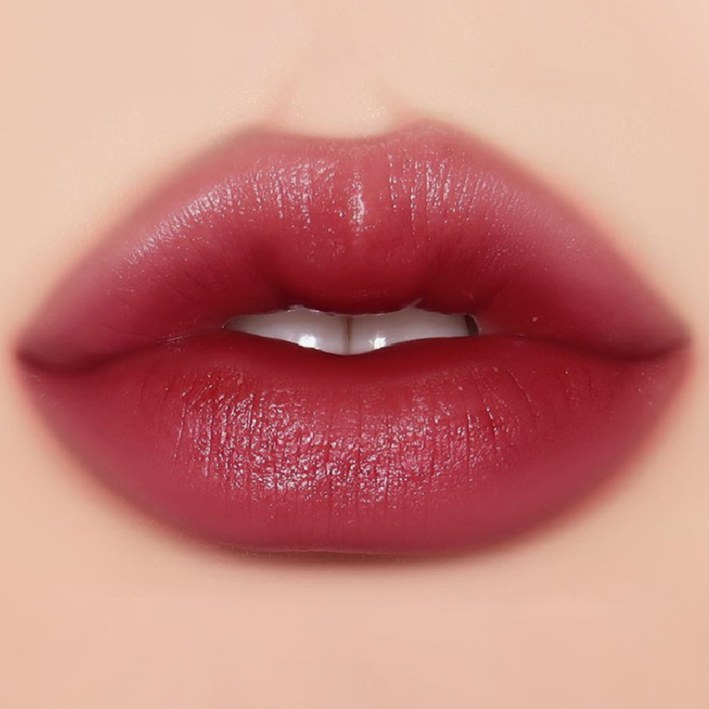 BLACK ROUGE Double Layer Over Velvet - luciu de buze formulat cu acid hialuronic si ulei de migdale dulci, care contribuie la hidratarea buzelor si la mentinerea confortului - 4.1gr - DL02 Mute Layer