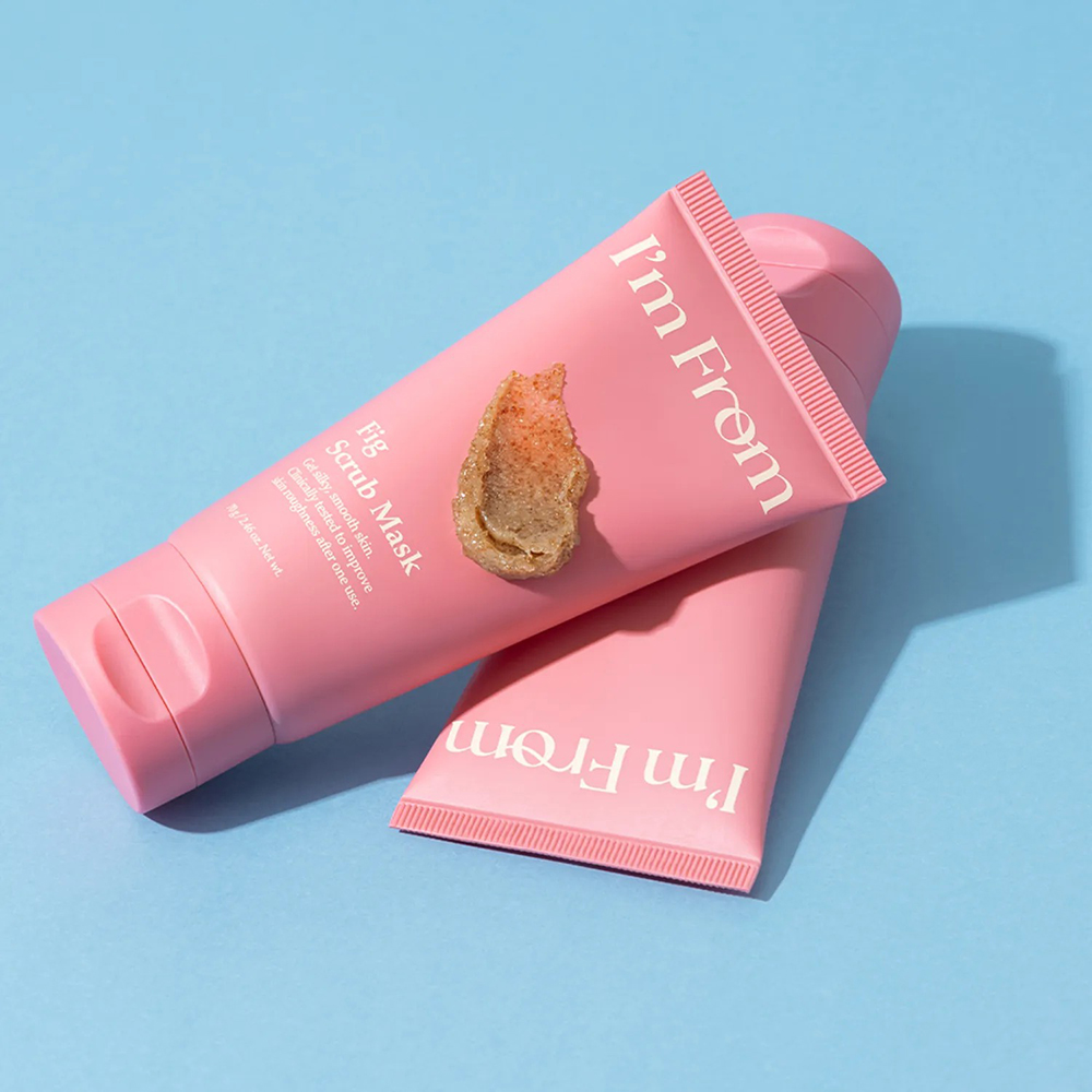 I'M FROM Fig Scrub Mask 70 gr - Masca de fata formulata cu pudra de smochine si zahar negru fin macinat, care contribuie la exfoliere si la metinerea unui nivel optim de hidratare