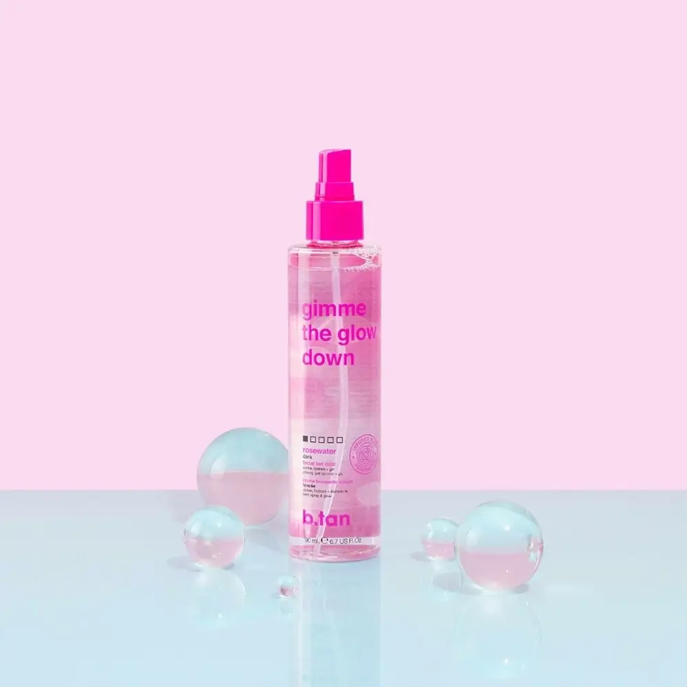 B.tan Gimme The Glow Down Mist Autobronzant Gradual pentru Fata si Corp  - Nuanta Naturala, Stralucire Uniforma si Calmare cu Apa de Trandafir, 190 ml