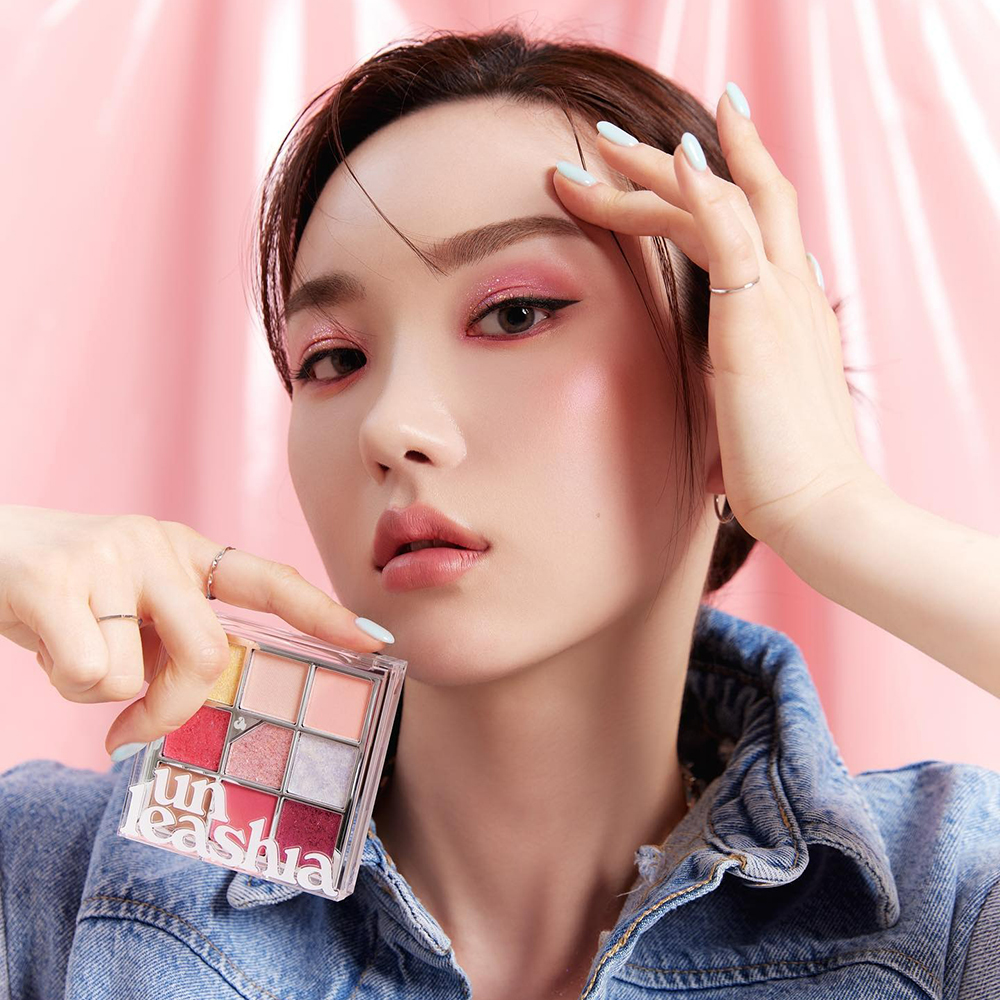 UNLEASHIA Glitterpedia Eye Palette fard de pleoape No. 7 All of Peach Ade - luminozitate si rezistenta, 6.9 gr