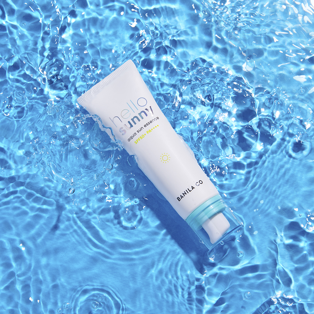 BANILA CO Hello Sunny Aqua Sun Essence SPF50+ PA++++,,50 ml - crema de fata formulata cu extract de Agave albastra, care contribuie la protectia impotriva razelor UV si la metinerea pielii hidratate si confortabile