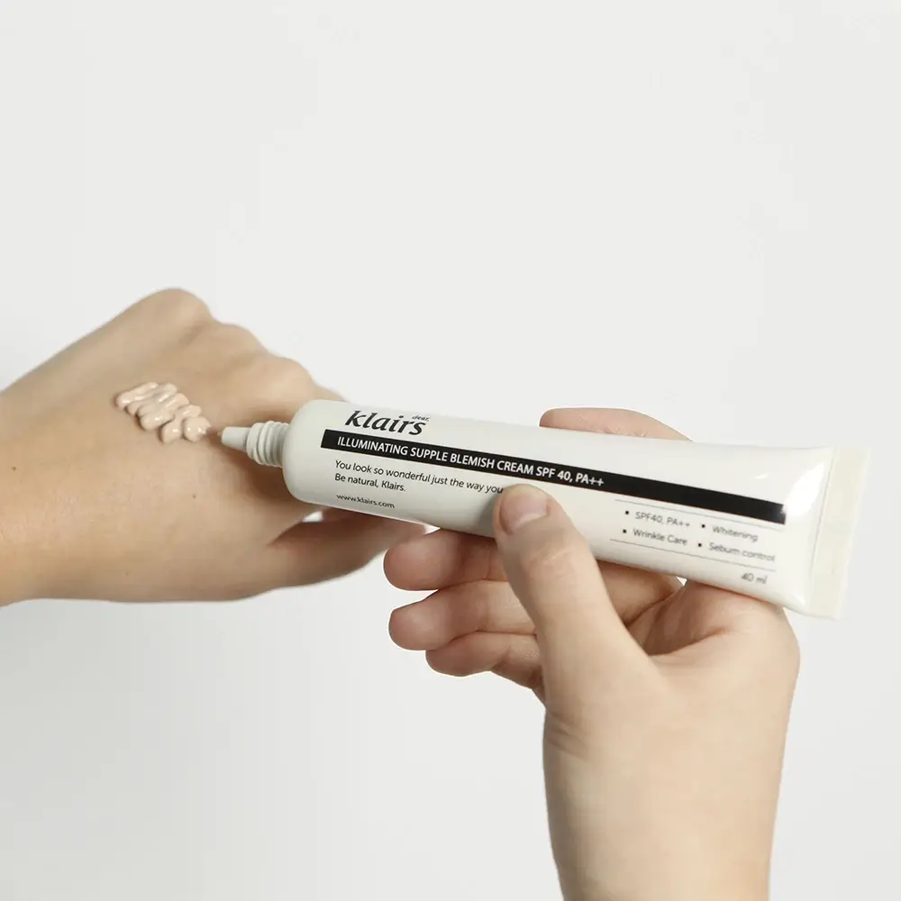 Illuminating Supple Blemish Crema Coloranta de fata BB cream SPF 40