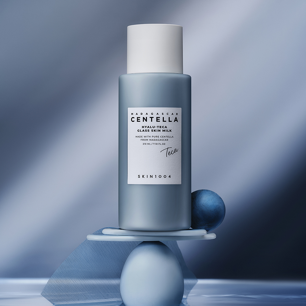 SKIN1004 Madagascar Centella Hyalu-Teca Glass Skin Milk, 210 ml - Esenta formulata cu hialuronat de sodiu si Centella Asiatica, care contribuie la hidratarea pielii si la metinerea confortului cutanat