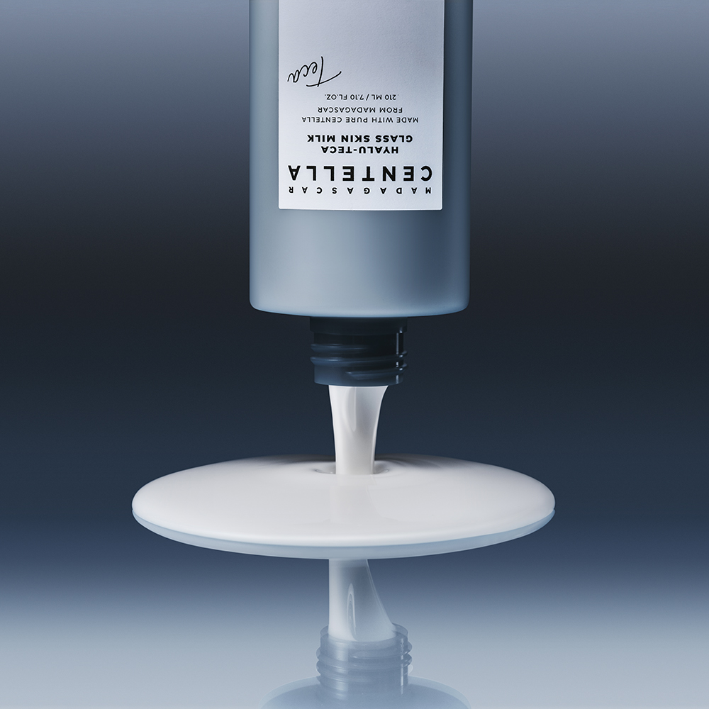 SKIN1004 Madagascar Centella Hyalu-Teca Glass Skin Milk, 210 ml - Esenta formulata cu hialuronat de sodiu si Centella Asiatica, care contribuie la hidratarea pielii si la metinerea confortului cutanat