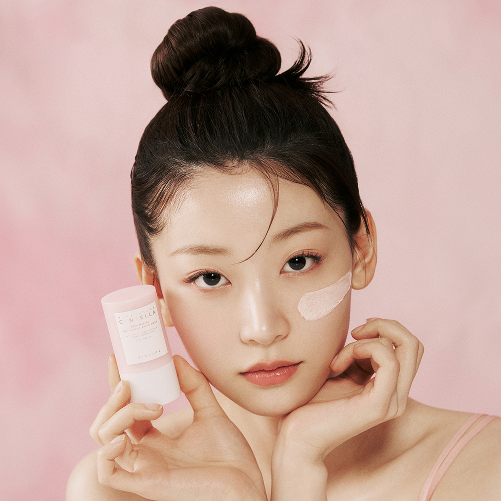 SKIN1004 Madagascar Centella Poremizing Quick Clay Stick - masca de fata formulata cu Centella Asiatica si argila, care contribuie la indepartarea murdariei si sebumului din pori si la mentinerea pielii hidratate - 27 gr