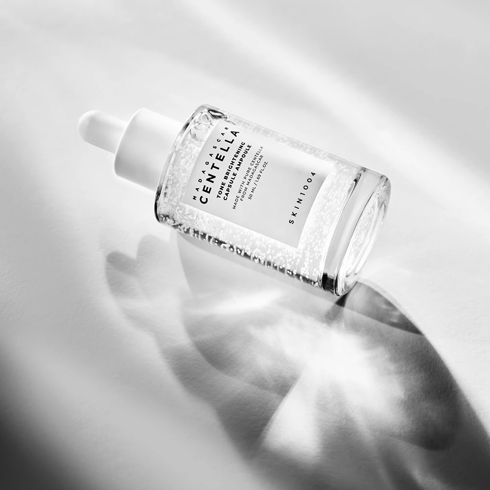 SKIN1004 Madagascar Centella Ser Iluminator Corector pentru Ten - Luminozitate si Estompare Pete, 50 ml