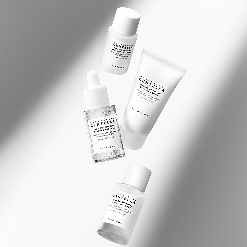 SKIN1004 Madagascar Centella Tone Brightening Travel Kit - Set de ingrijire formulat cu Centella Asiatica si niacinamida, care contribuie la uniformizarea aspectului pielii si la mentinerea hidratarii