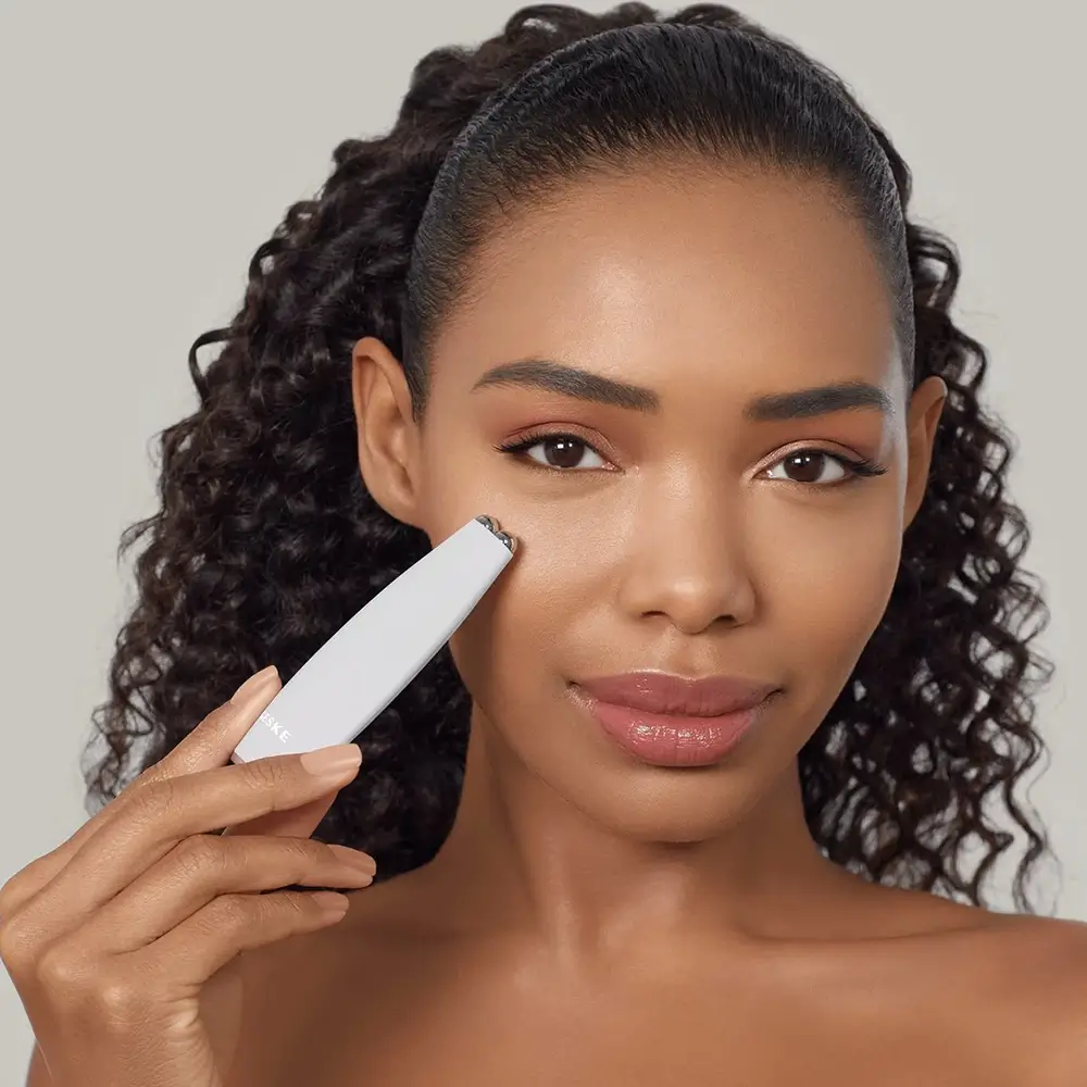 GESKE Starlight dispozitiv lifting facial Microcurent 6 in 1 - fermitate si netezire anti-imbatranire, compact si portabil, 150g