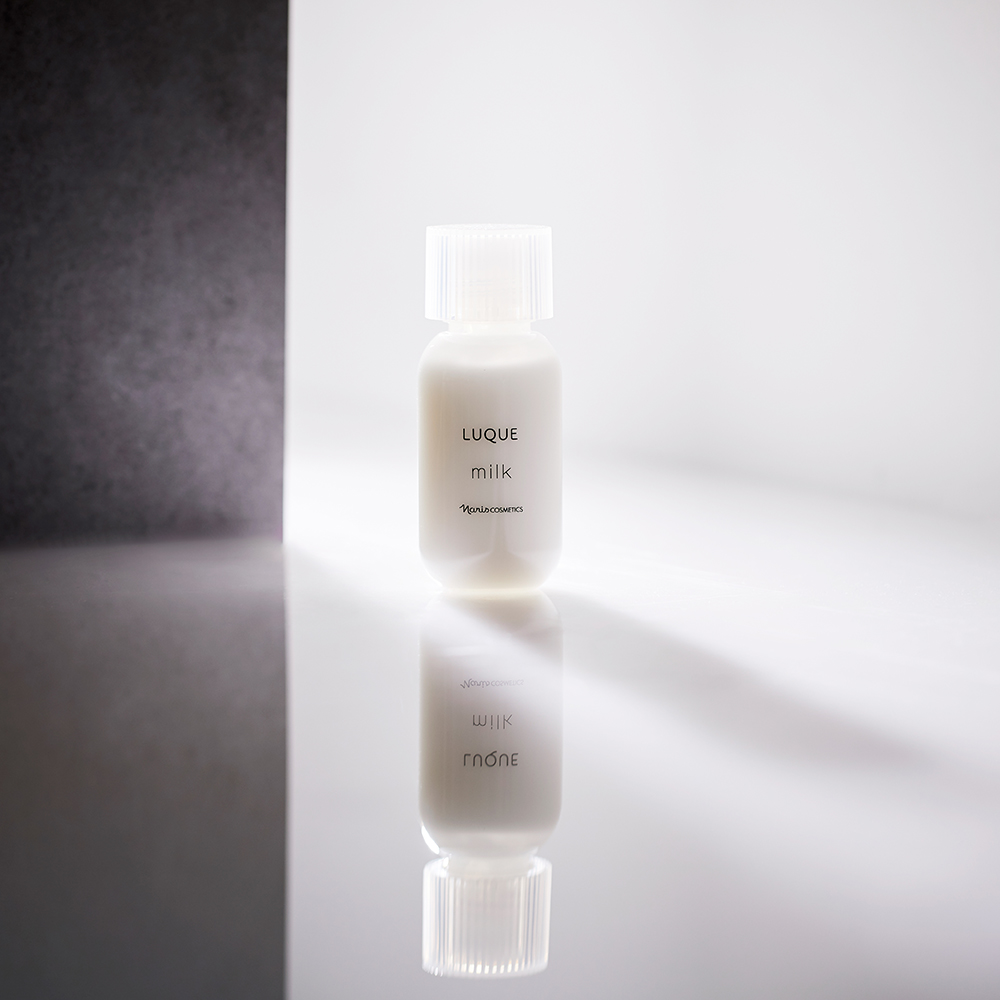 LUQUE Milk - emulsie de fata formulata cu ceramide si extract de morcov negru, care contribuie la hidratarea pielii si la metinerea confortului cutanat - 84 gr