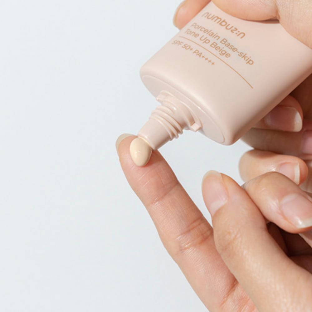 Numbuzin No.3 Porcelain Base-Skip Tone Up Beige – Bază de Machiaj Colorată cu SPF50+ PA++++, 50 ml | Luminozitate & Protecție