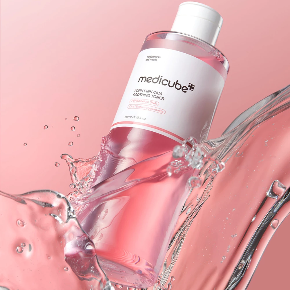 MEDICUBE PDRN Pink Cica Toner hidratant iluminator - calmare si regenerare intensa, 250 ml