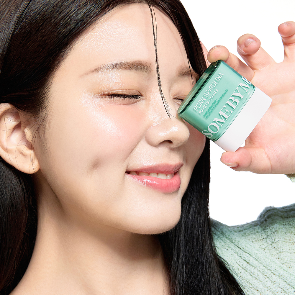 SOME BY MI PDRN Spirulina Poreless Primer - baza de machiaj tip stick formulata cu Silica si Spirulina Platensis Extract, care contribuie la estomparea vizibila a porilor inainte de aplicarea machiajului si la controlul excesului de sebum - 10 gr