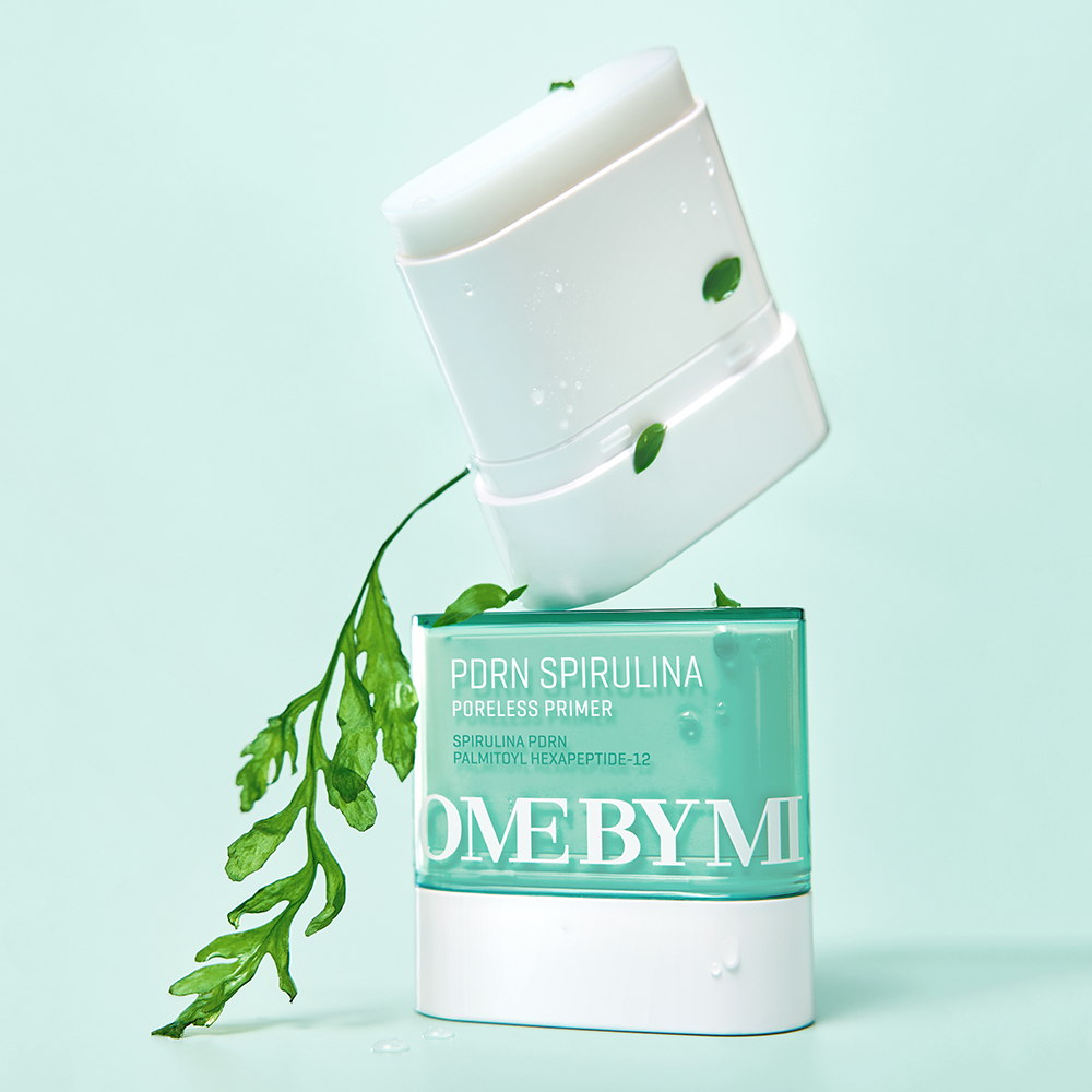 SOME BY MI PDRN Spirulina Poreless Primer - baza de machiaj tip stick formulata cu Silica si Spirulina Platensis Extract, care contribuie la estomparea vizibila a porilor inainte de aplicarea machiajului si la controlul excesului de sebum - 10 gr
