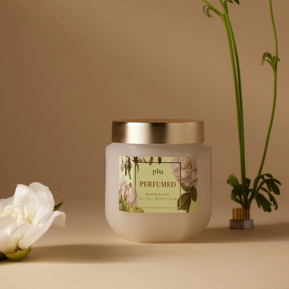 PLU Perfumed White Blanc Exfoliant de Corp cu Sare de Mare - Exfoliere Delicata si Hidratare Intensa, 500 gr